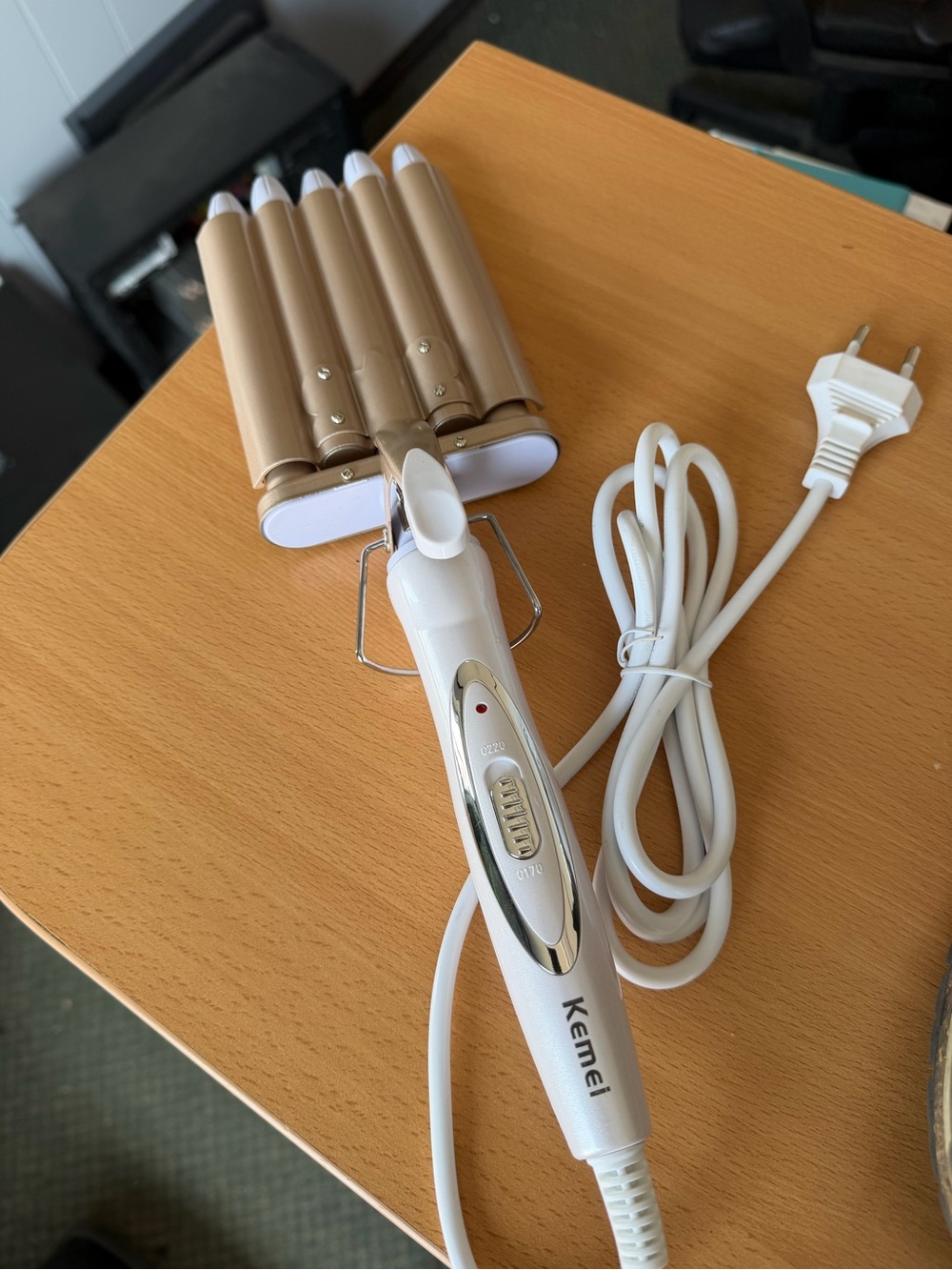 Kemei Triple Barrel Hair Waver